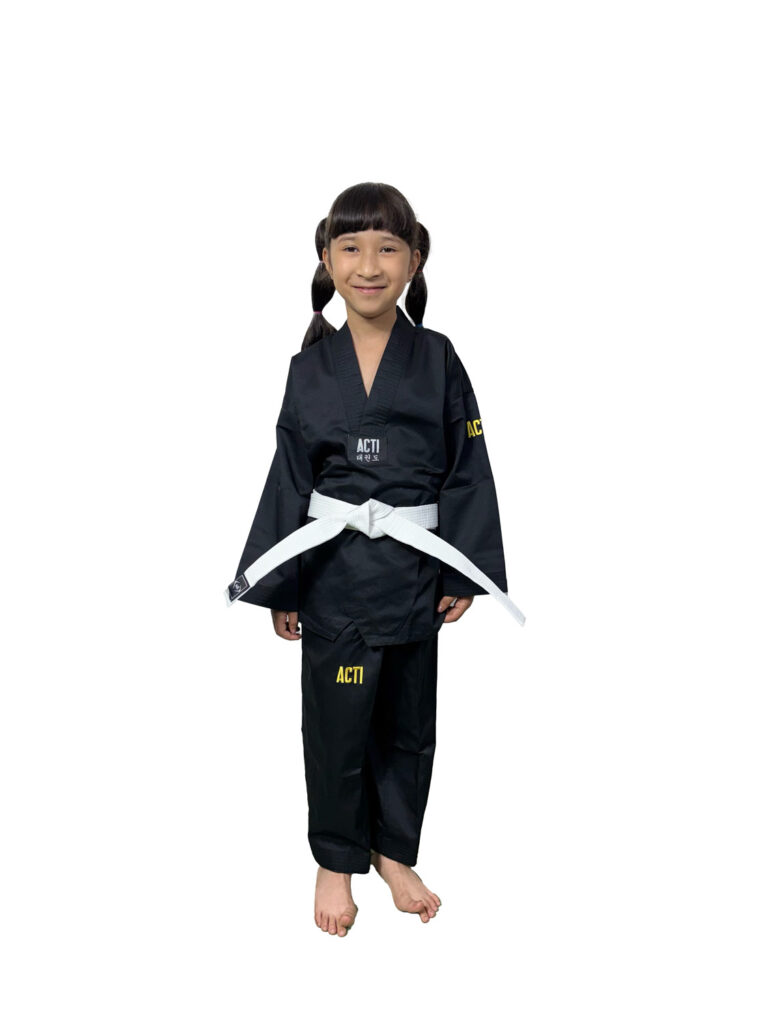 DOBOK CHAMPION COLOR NEGRO