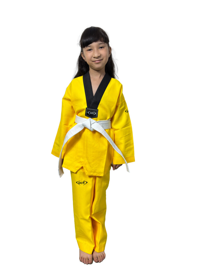 DOBOK KIDS AMARILLO CUELLO NEGRO